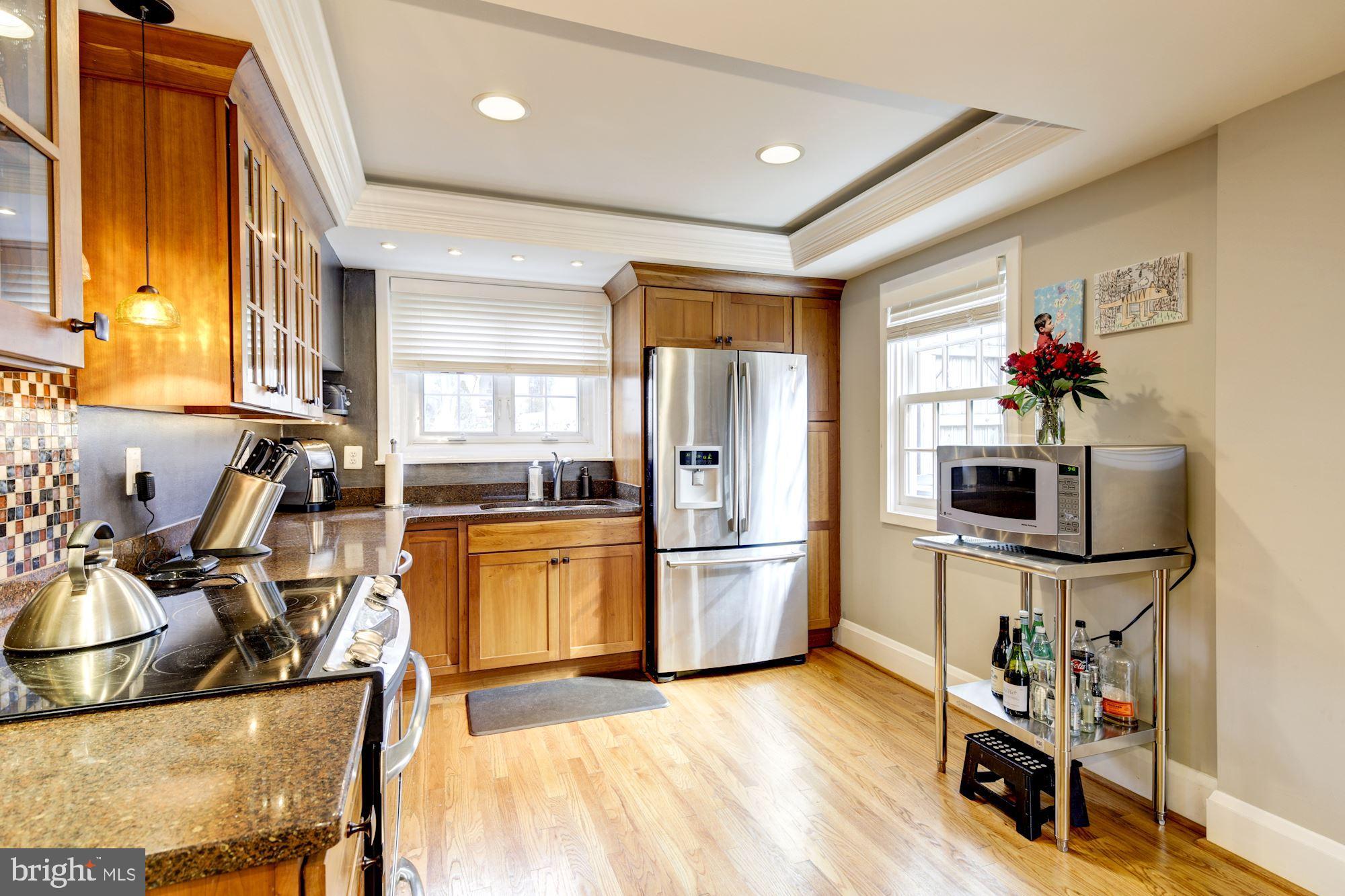 909 Kingston Road Baltimore, MD 21212 - Photo 14 of 47 SS appliances, hardwood floors, granite counters