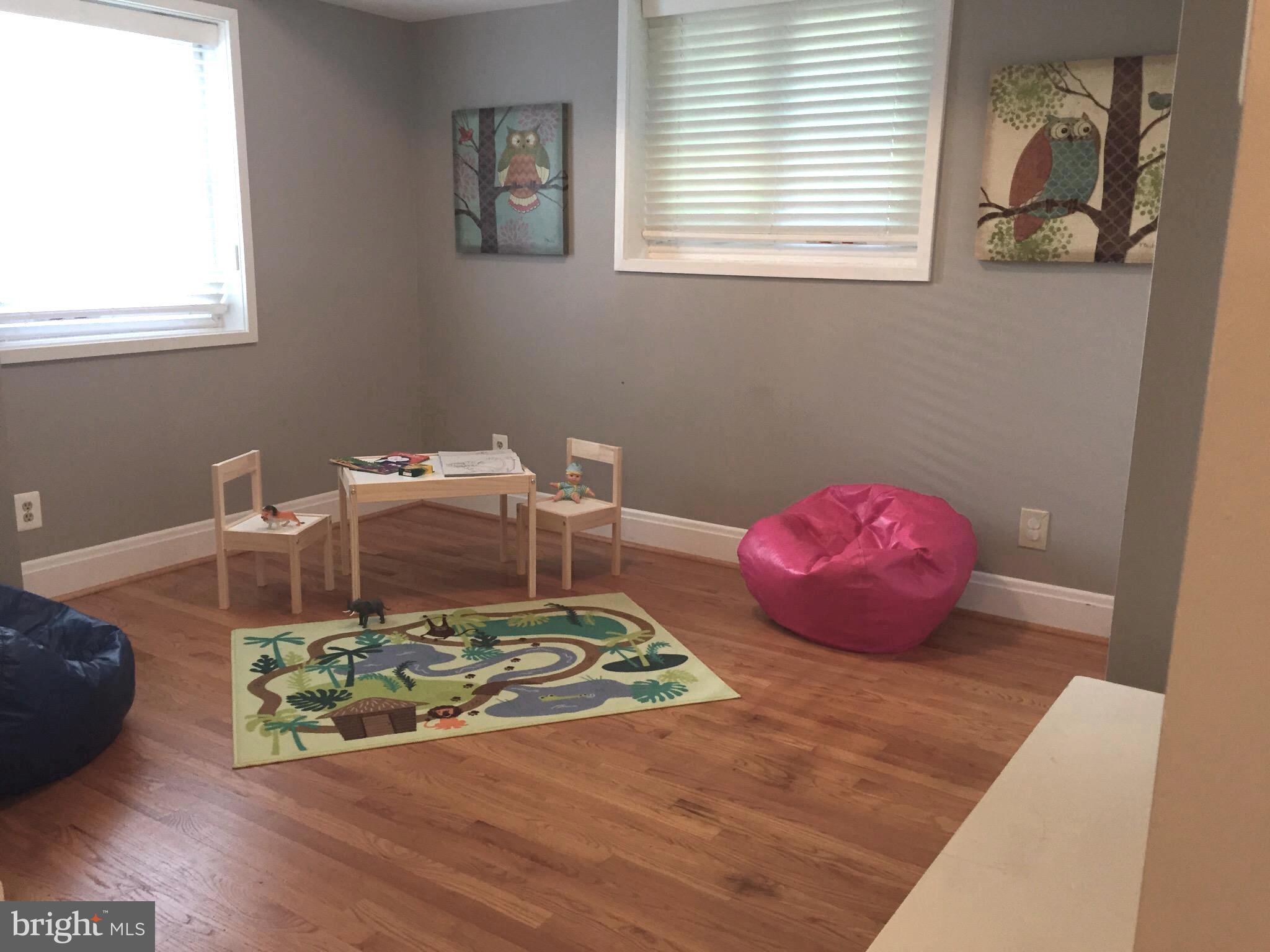 909 Kingston Road Baltimore, MD 21212 - Photo 18 of 47 First floor playroom