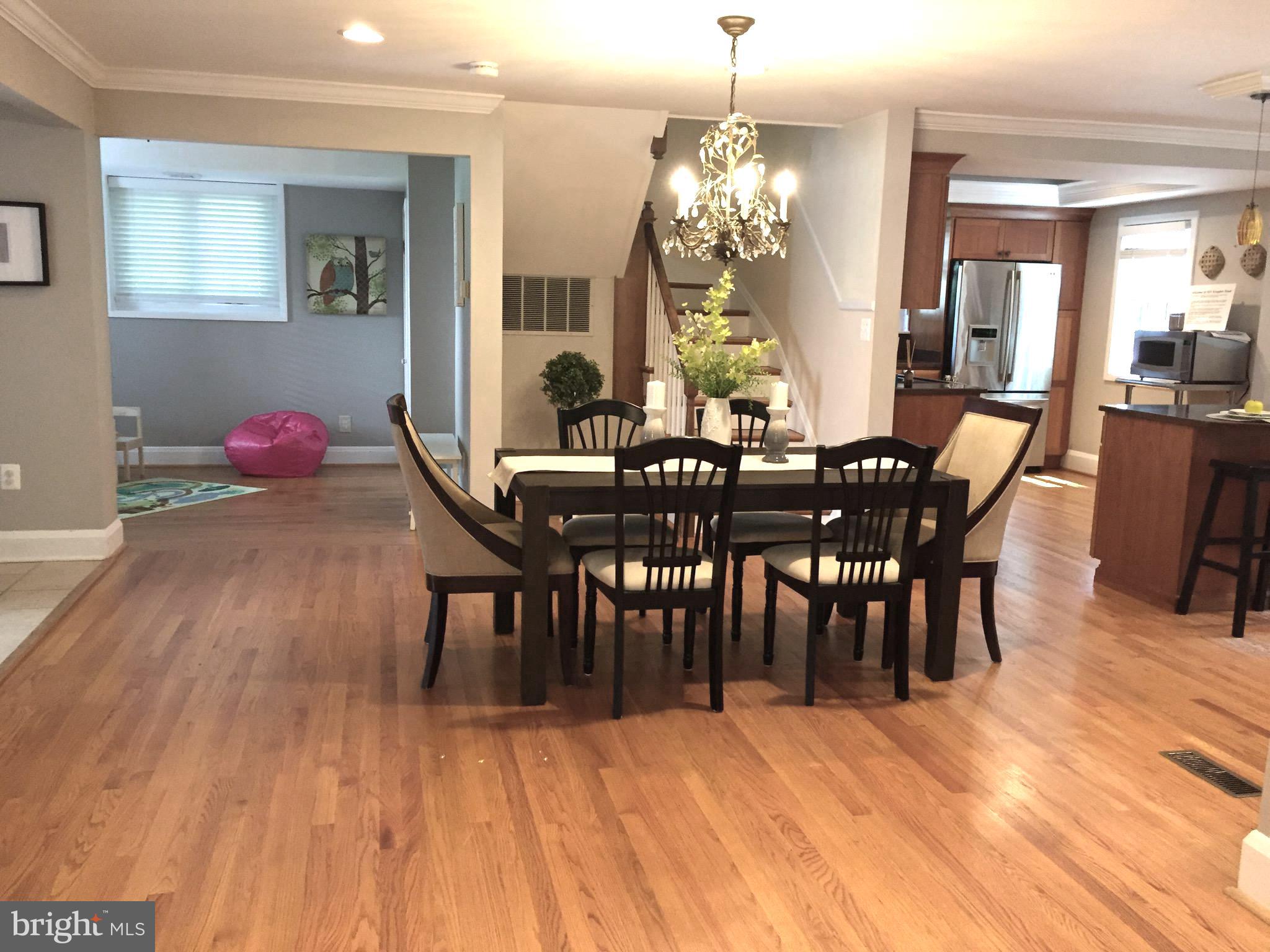 909 Kingston Road Baltimore, MD 21212 - Photo 6 of 47 dining room open to kitchen and fam room