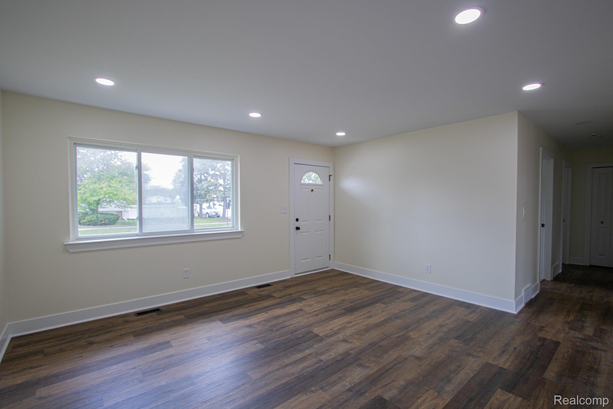 31000 Fall Fraser, MI 48026 - Photo 5 of 28 Foyer with recessed lighting and dark wood-type flooring