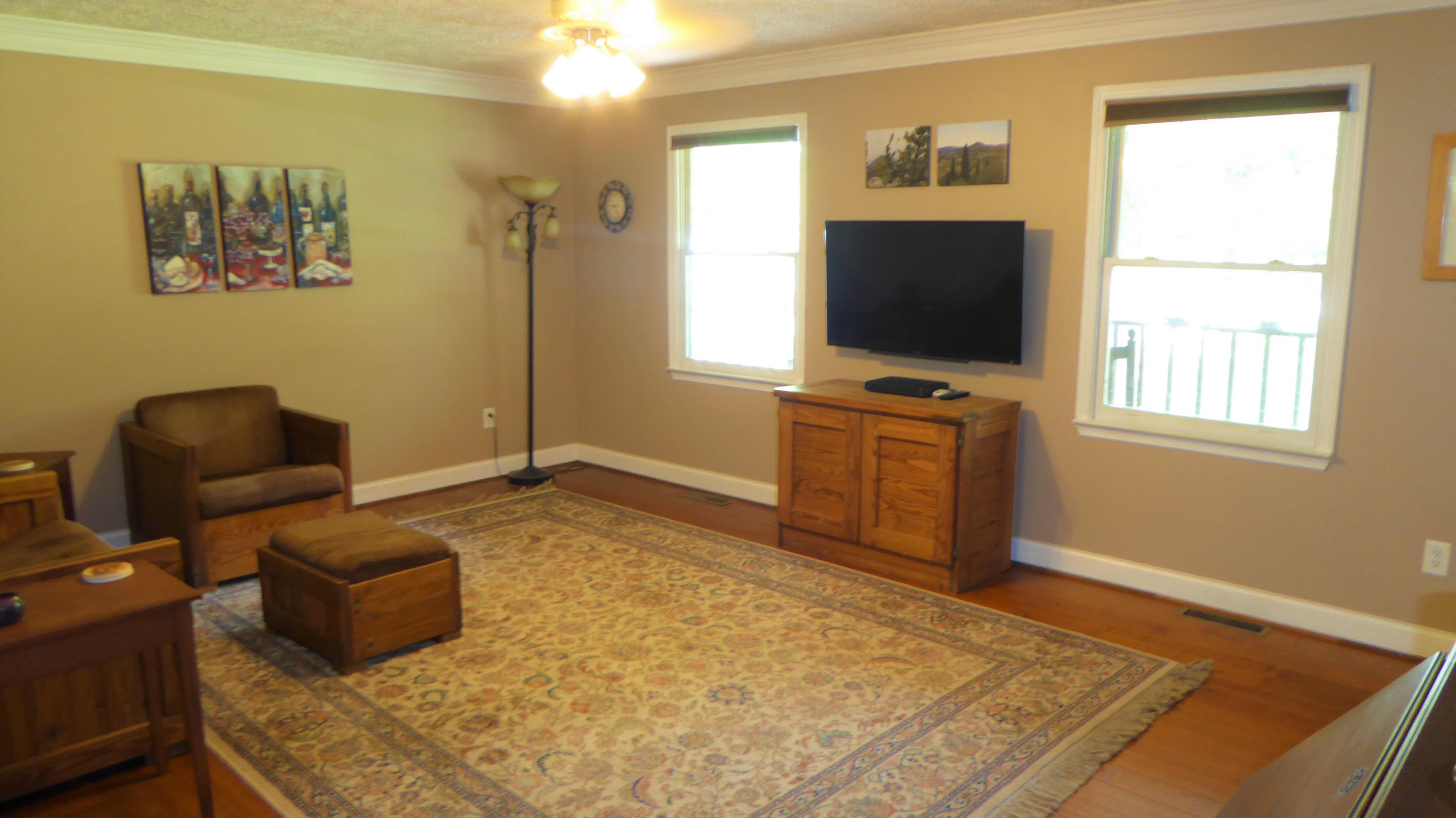 402 Mt Airy Road Hardy, VA 24101 - Photo 25 of 61 22 Living Room