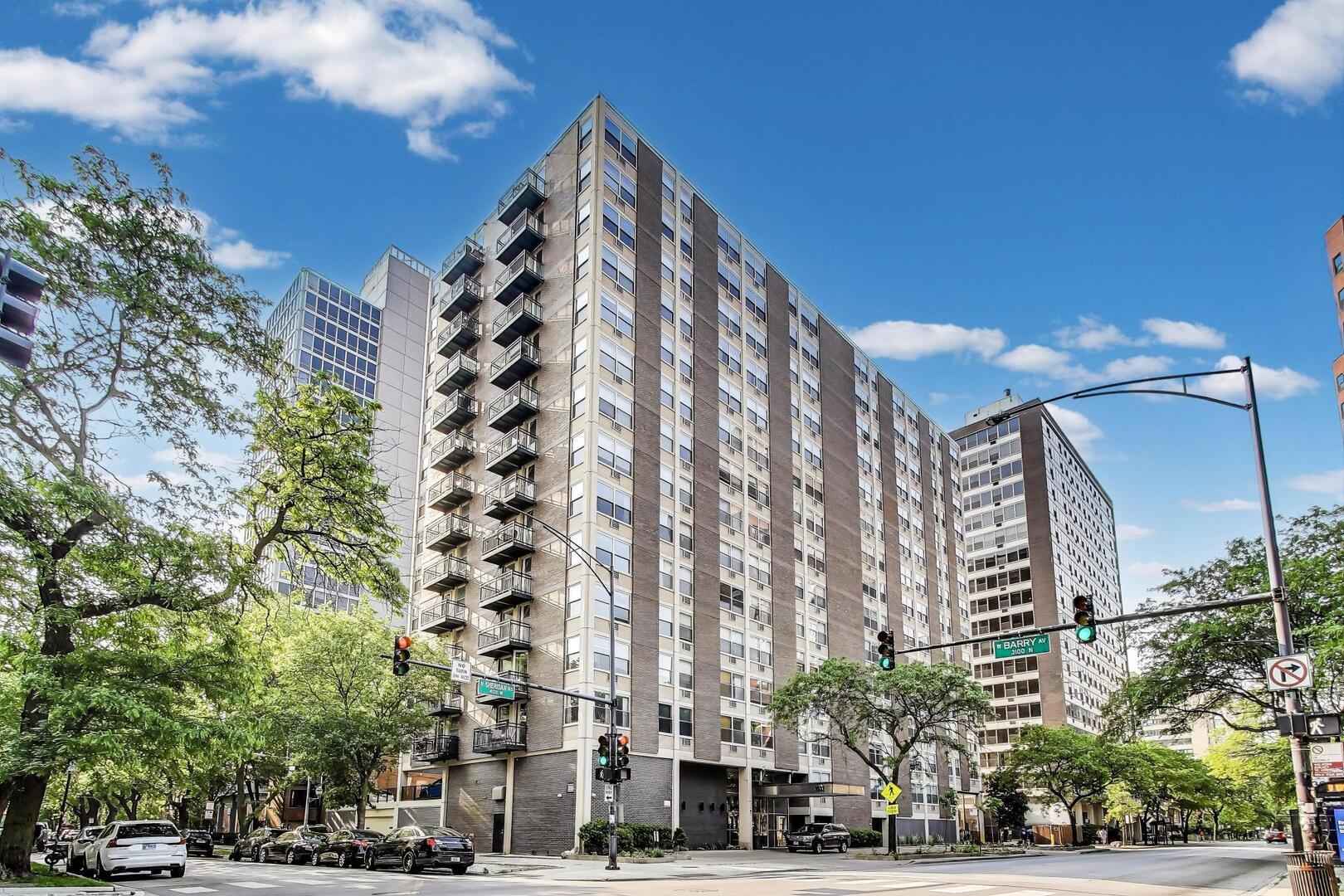 3033 North Sheridan Road, Unit 310 Chicago, IL 60657 - Photo 1 of 12 Gallery Image 1