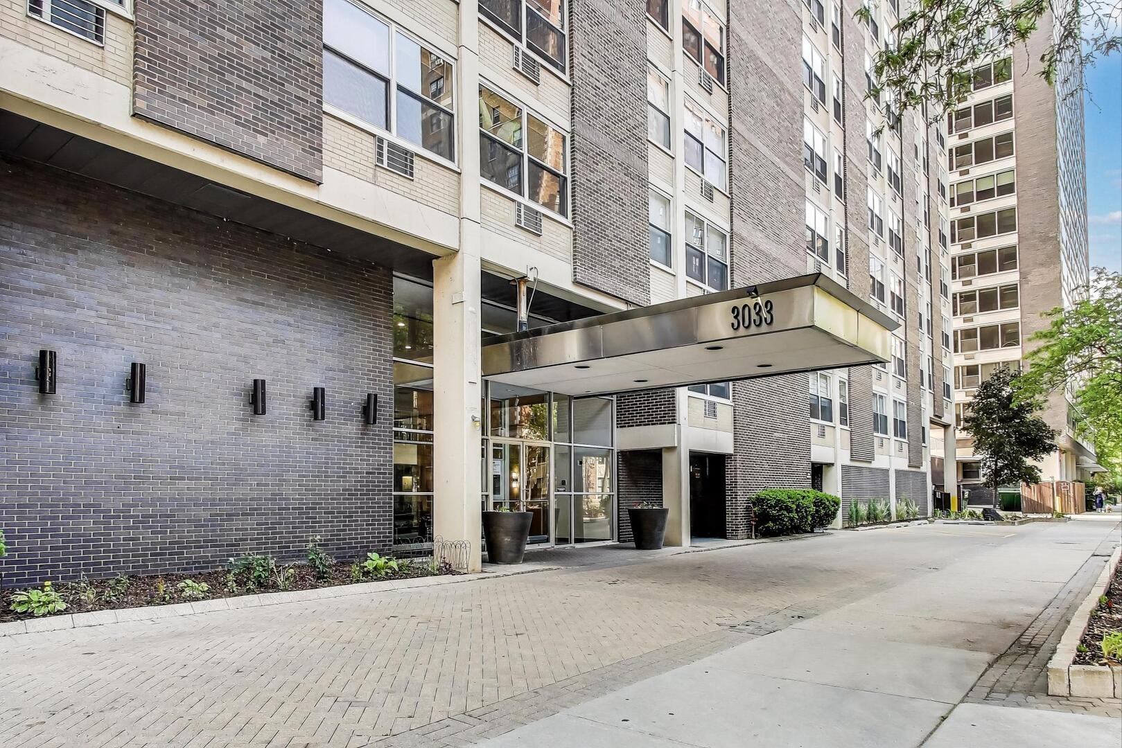 3033 North Sheridan Road, Unit 310 Chicago, IL 60657 - Photo 2 of 12 Gallery Image 2