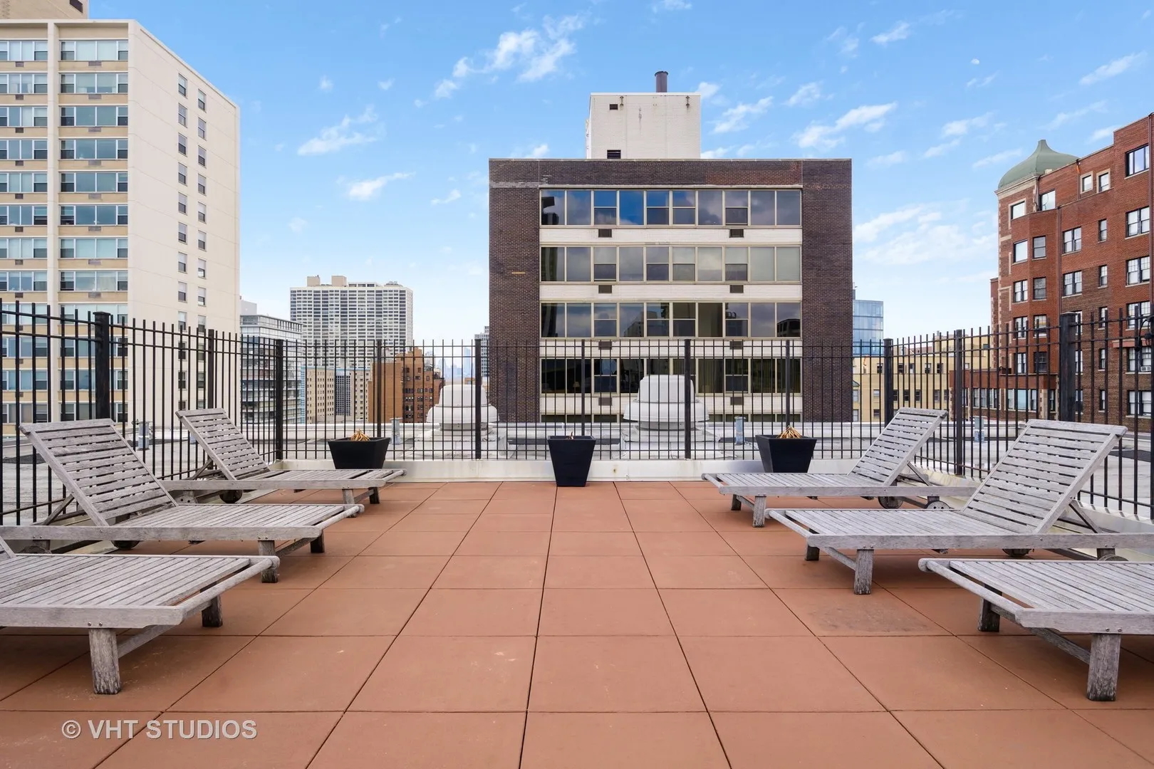 3033 North Sheridan Road, Unit 310 Chicago, IL 60657 - Photo 3 of 12 Gallery Image 3