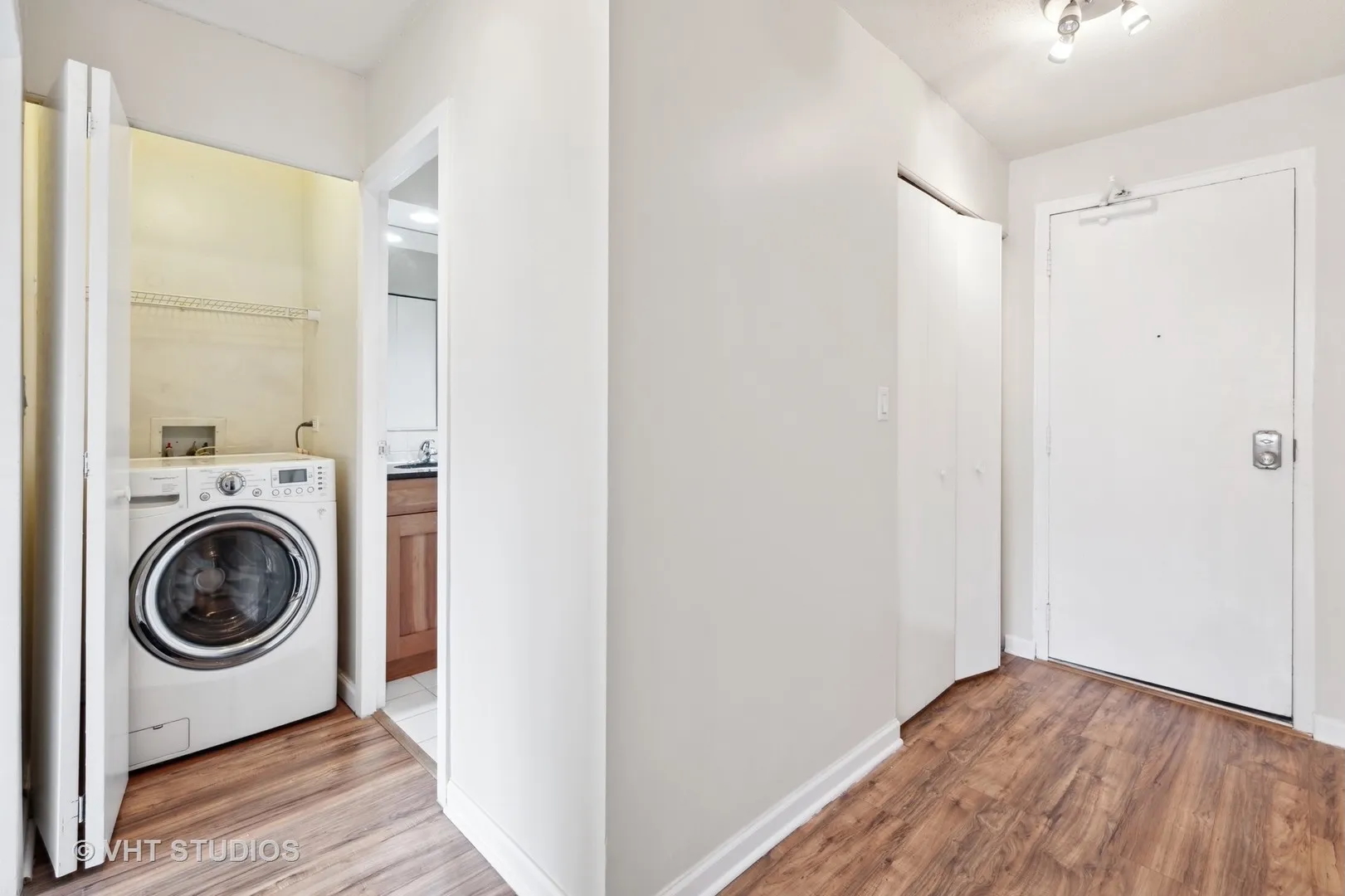 3033 North Sheridan Road, Unit 310 Chicago, IL 60657 - Photo 5 of 12 Gallery Image 5
