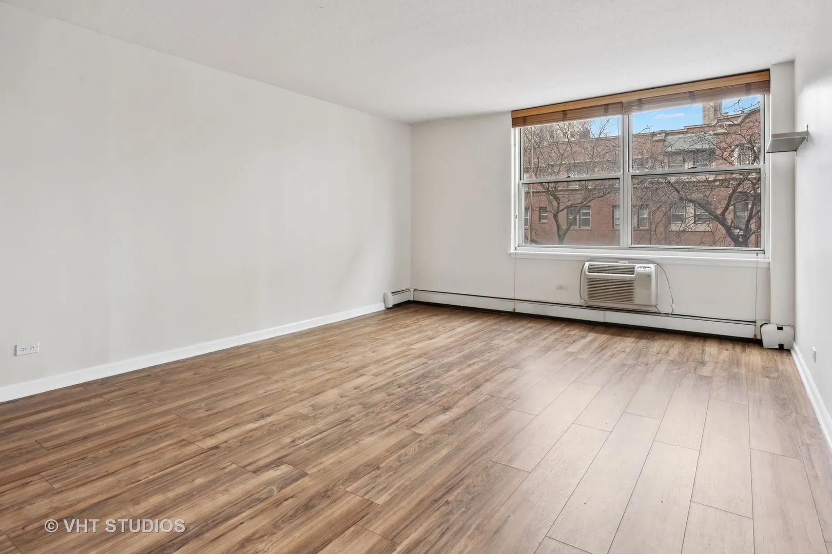 3033 North Sheridan Road, Unit 310 Chicago, IL 60657 - Photo 8 of 12 Gallery Image 8