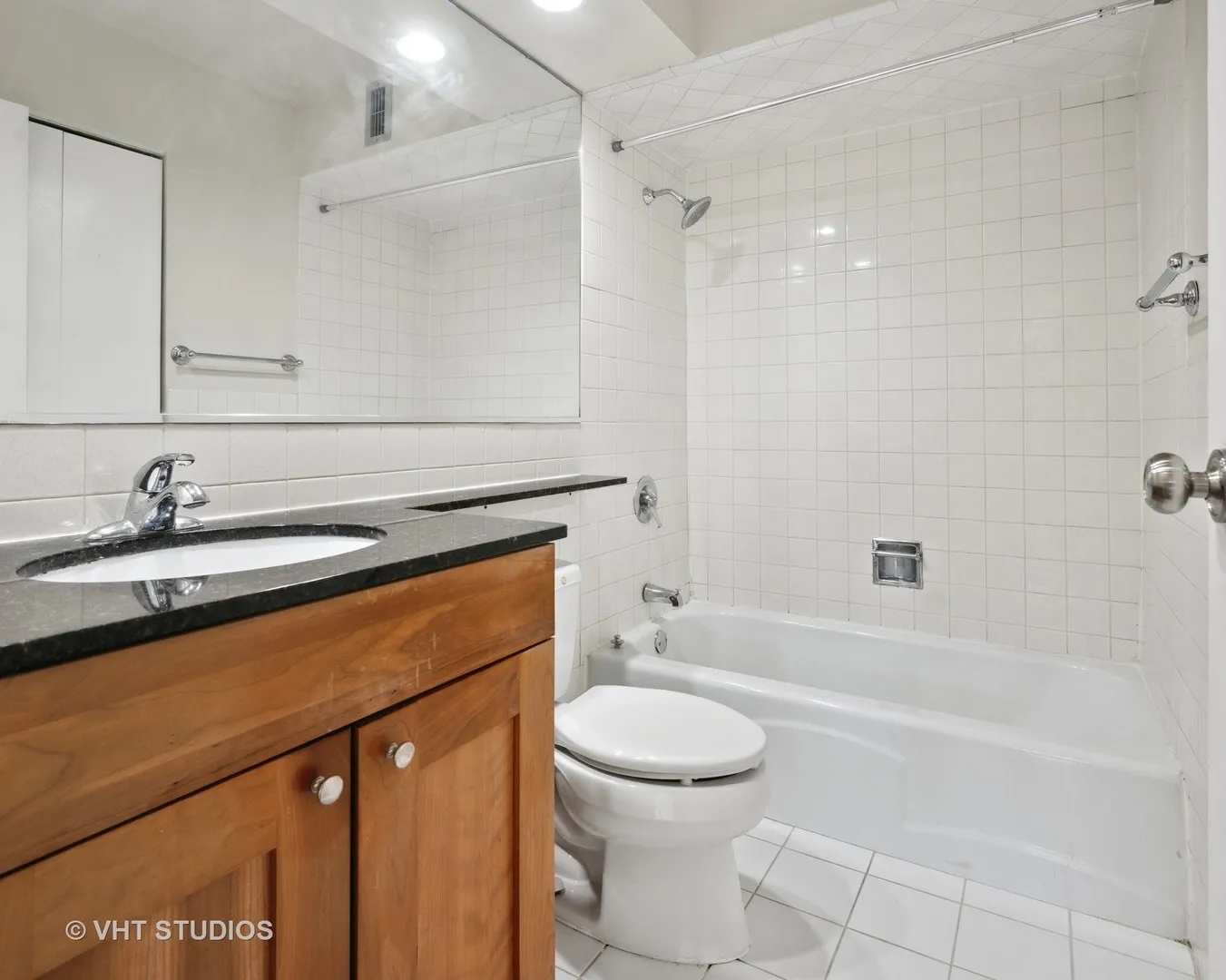 3033 North Sheridan Road, Unit 310 Chicago, IL 60657 - Photo 9 of 12 Gallery Image 9