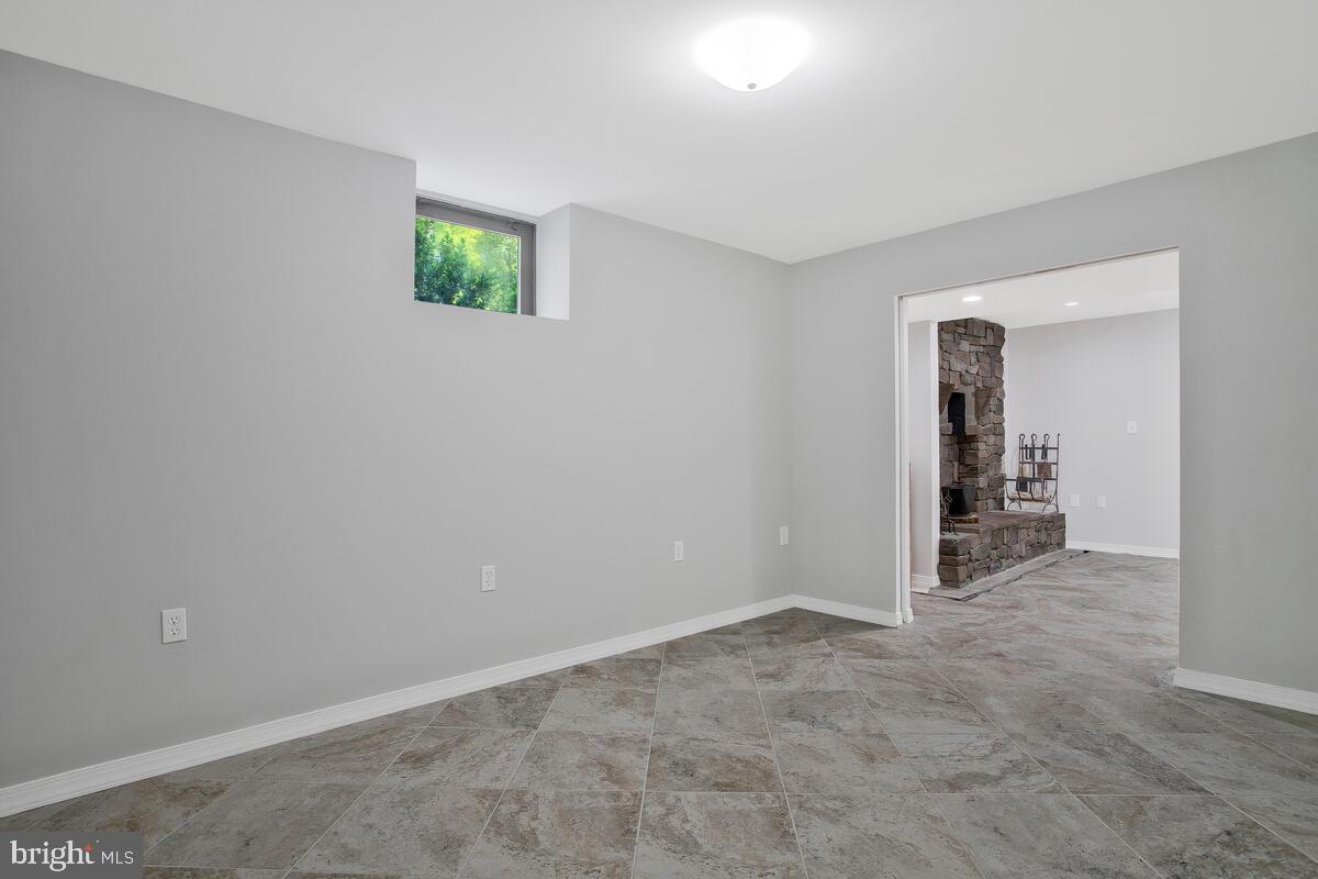 8149 Ventnor Road Pasadena, MD 21122 - Photo 33 of 40 Gallery Image 33