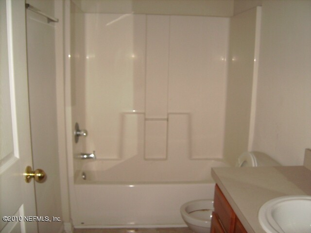 7920 Merrill Road, Unit 506 Jacksonville, FL 32277 - Photo 8 of 11 MASTER BATH