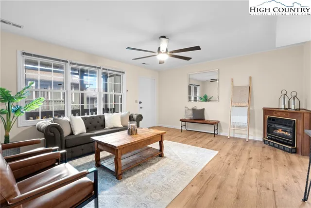 $450,000 | 214 Village Green, Unit B2, Blowing Rock, NC 28605