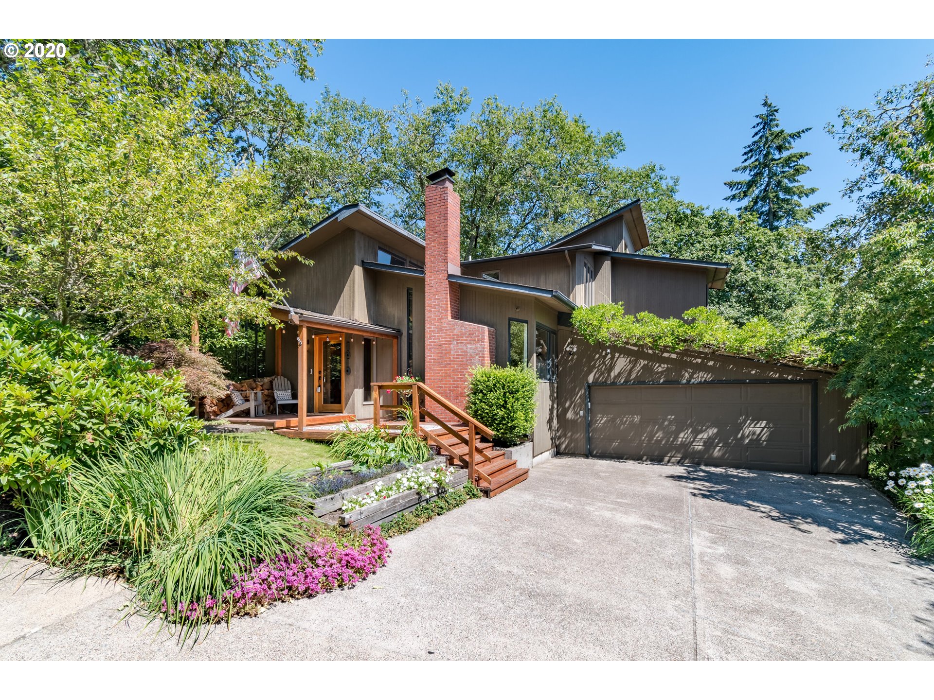 1810 Tigertail Road Eugene, OR 97405 - Photo 1 of 32 Gallery Image 1