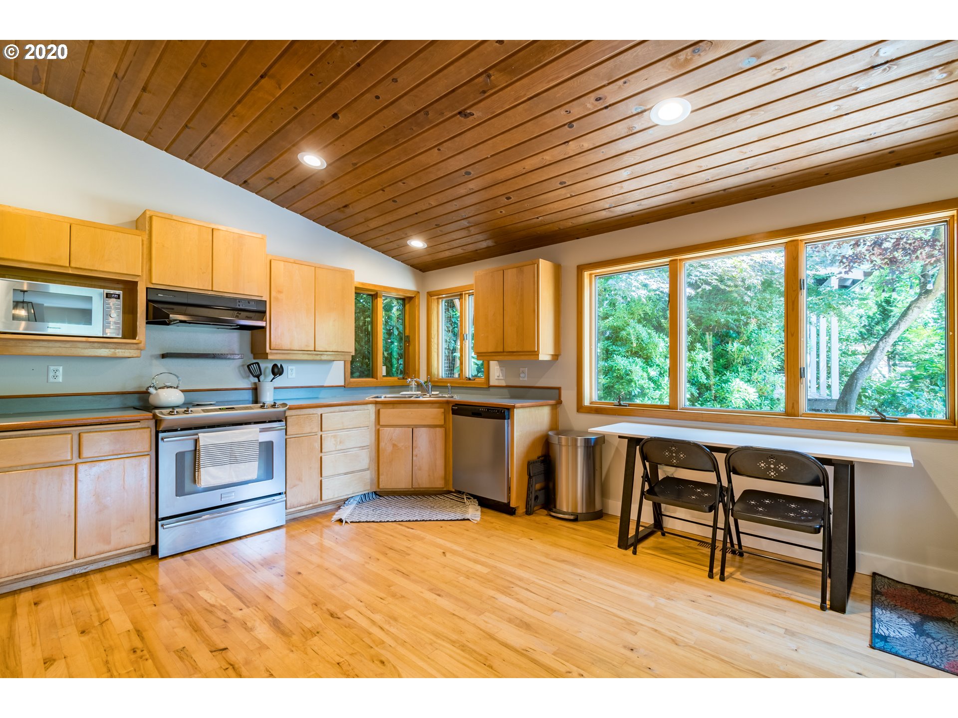 1810 Tigertail Road Eugene, OR 97405 - Photo 12 of 32 Gallery Image 12