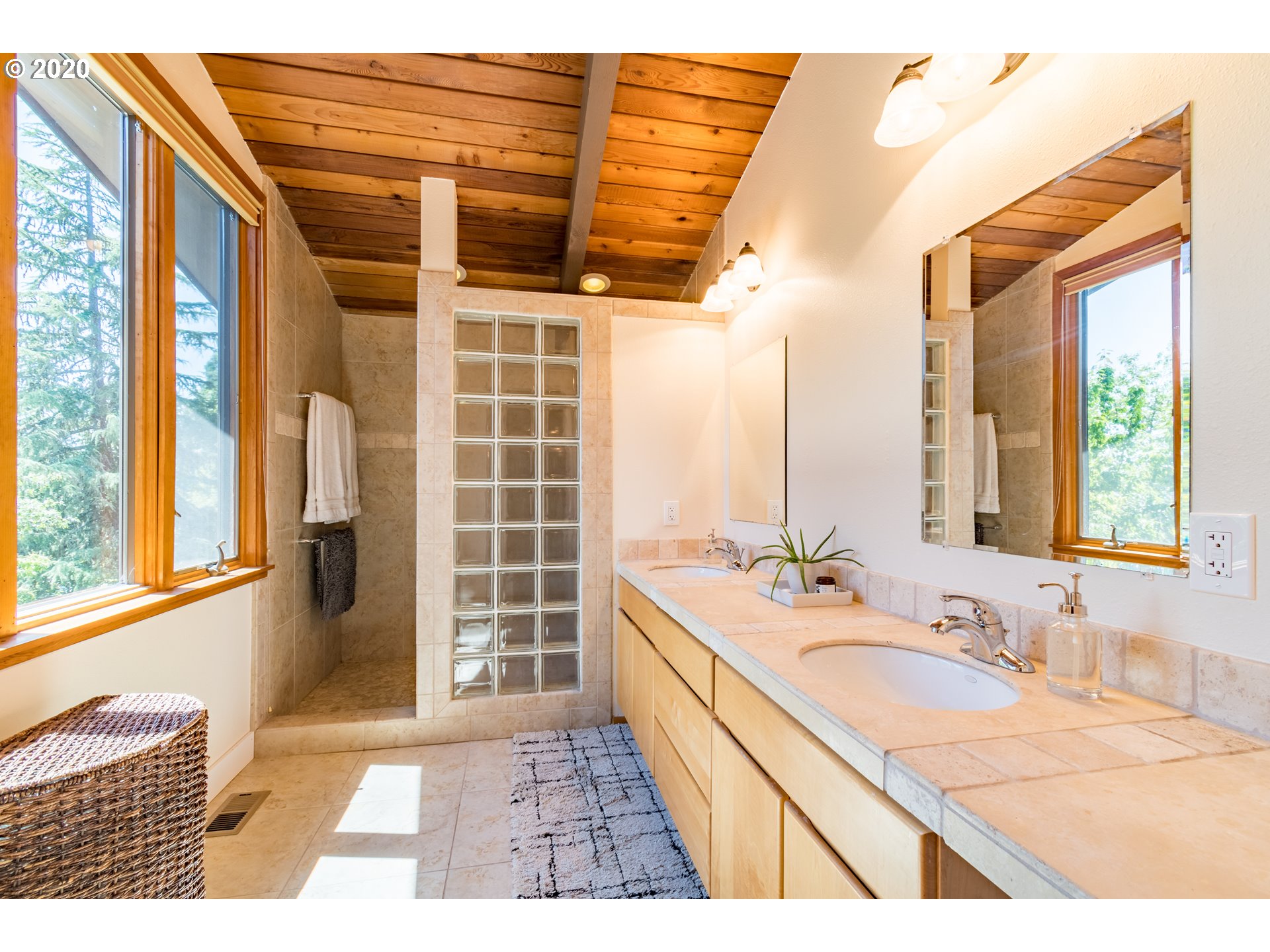 1810 Tigertail Road Eugene, OR 97405 - Photo 20 of 32 Gallery Image 20