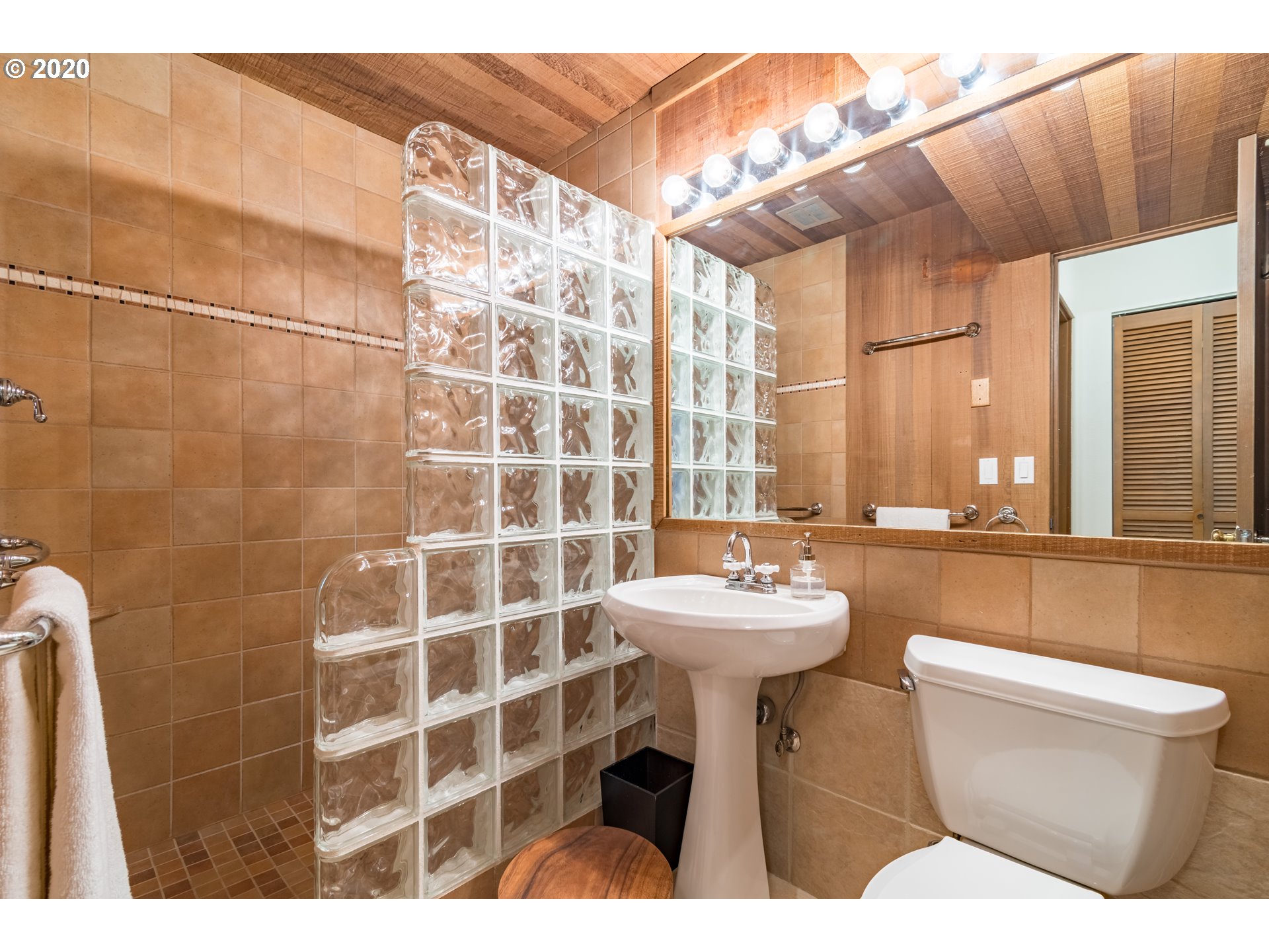 1810 Tigertail Road Eugene, OR 97405 - Photo 23 of 32 Gallery Image 23