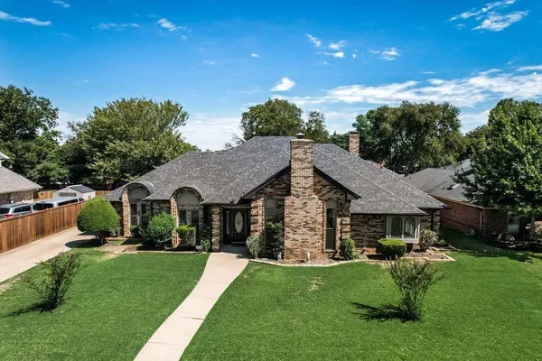 $525,000 | 1011 Briar Hill Circle, Duncanville, TX 75137