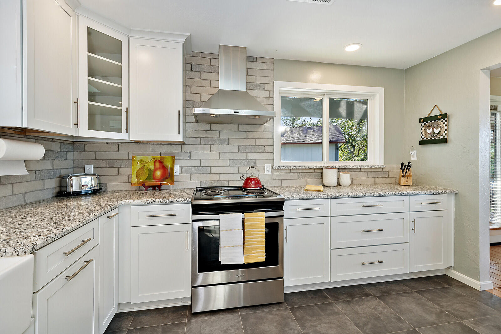 1477 Worthington Road Eagle Point, OR 97524 - Photo 14 of 65 15-Kitchen