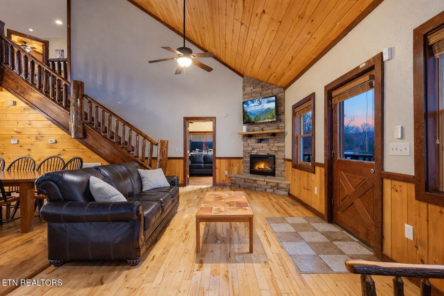 203 Amet Way Cosby, TN 37722 - Photo 7 of 32 Great Room with Fireplace for 203 Amet W