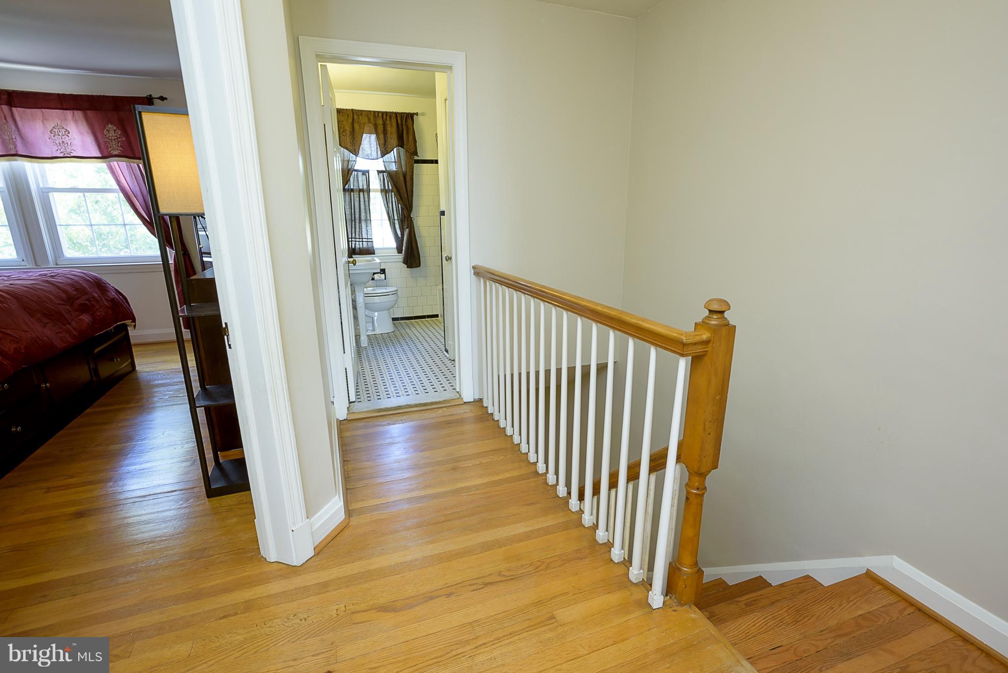 347 Whitfield Road Baltimore, MD 21228 - Photo 15 of 28 Interior (General) - Upper Landing