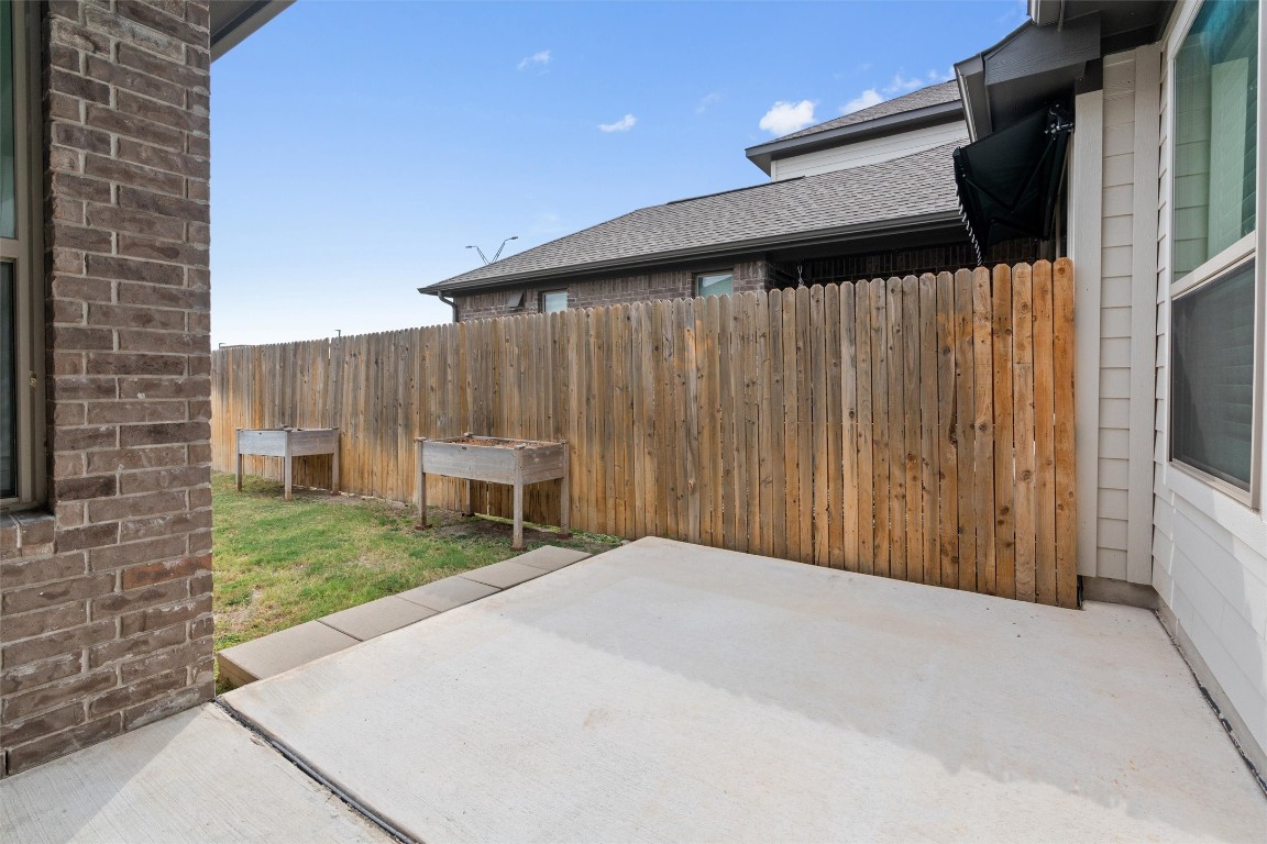 2500 Forest Creek Drive, Unit 302 Round Rock, TX 78665 - Photo 22 of 27 a view of a back yard