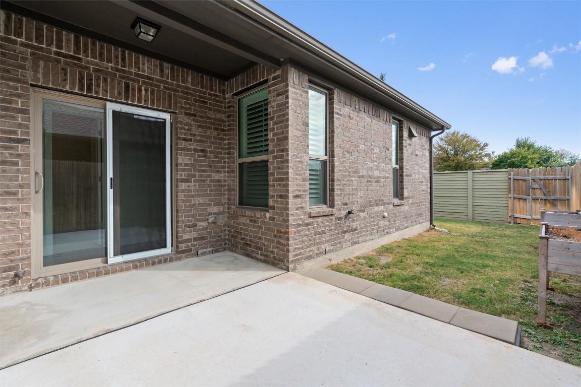 2500 Forest Creek Drive, Unit 302 Round Rock, TX 78665 - Photo 23 of 27 a view of backyard with green space