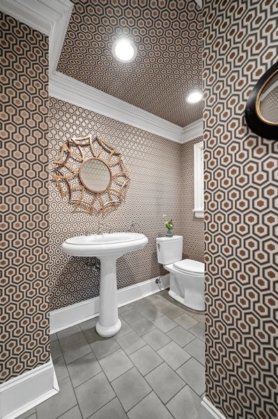 505 Ridge Road Kenilworth, IL 60043 - Photo 11 of 26 a bathroom with a sink toilet and shower
