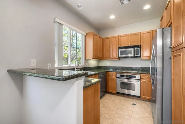 $689,900 | 10804 Serafina Lane, Unit 6, San Diego, CA 92128