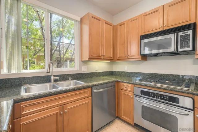 $689,900 | 10804 Serafina Lane, Unit 6, San Diego, CA 92128