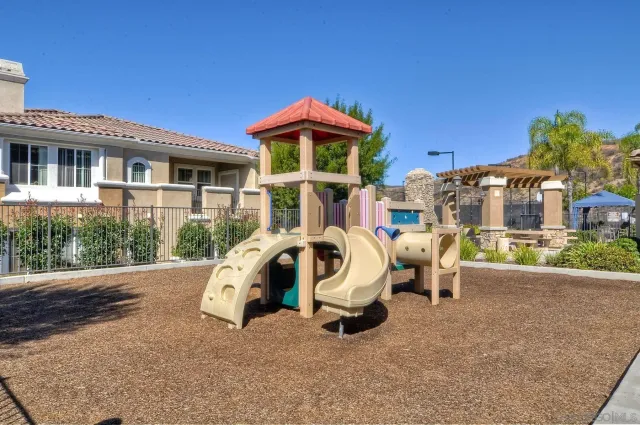 $689,900 | 10804 Serafina Lane, Unit 6, San Diego, CA 92128