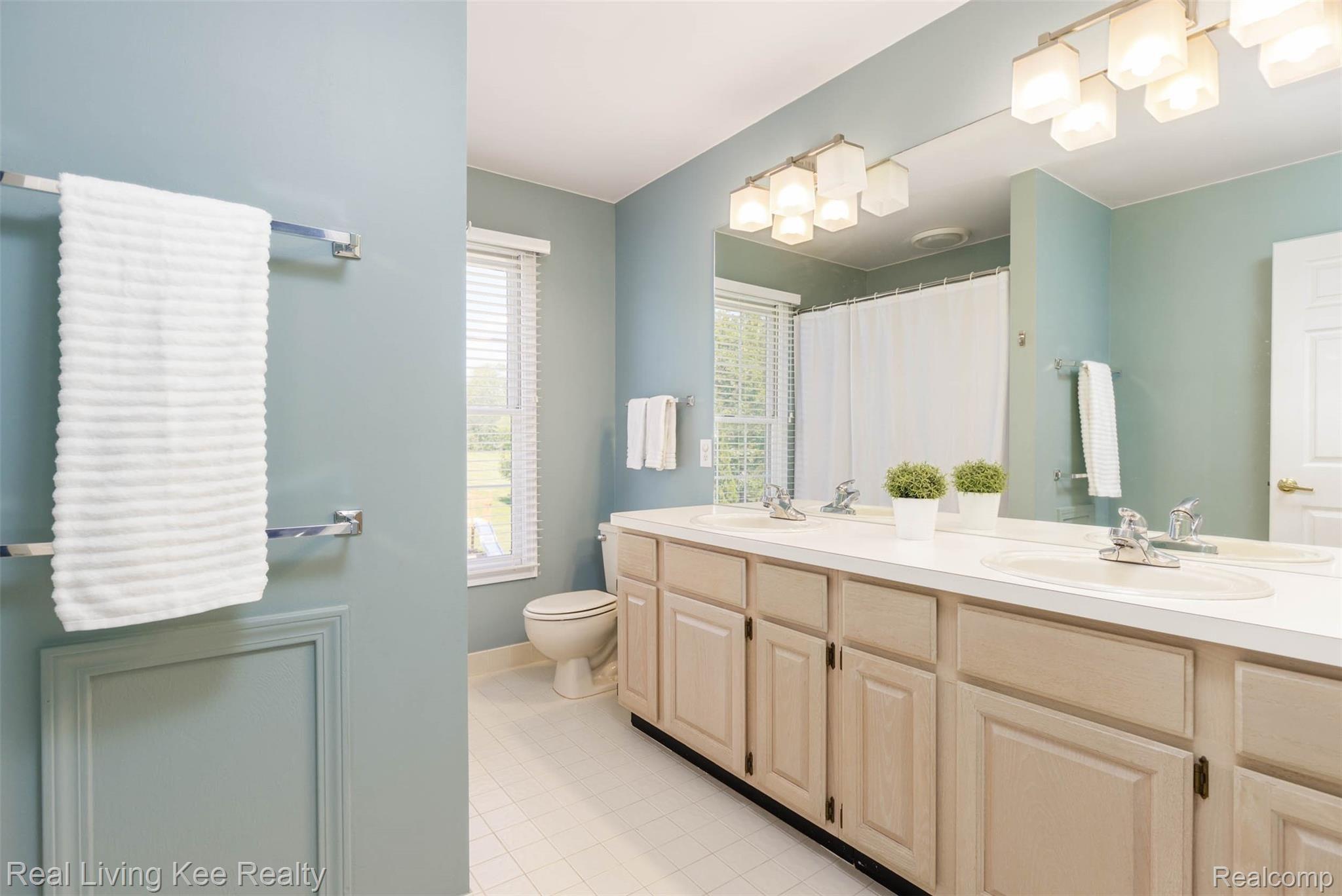 2398 Pleasant View Drive Rochester, MI 48306 - Photo 36 of 49 2398PleasantView-37.jpg