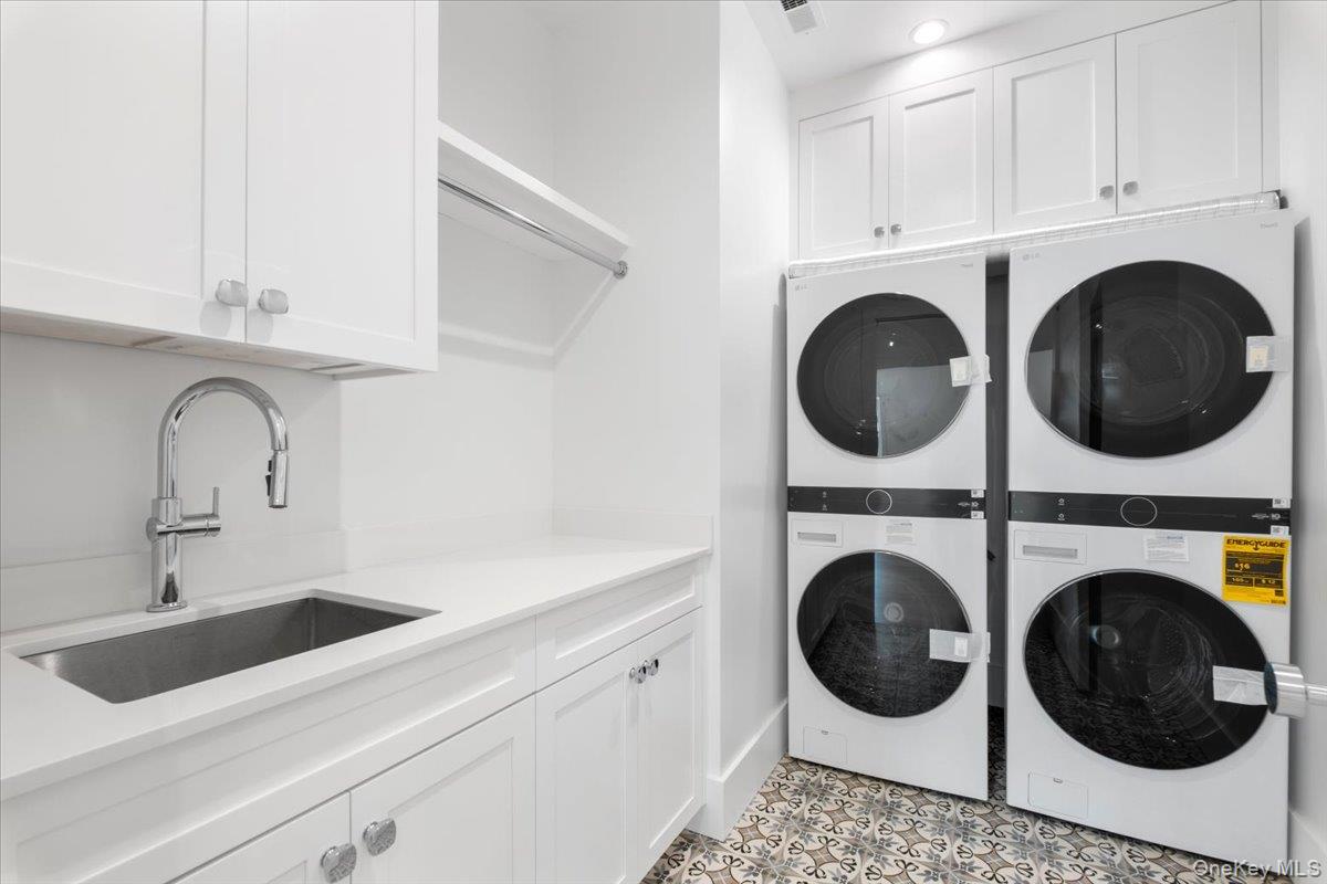 8 Dell Road Scarsdale, NY 10583 - Photo 19 of 41 a utility room with dryer and washer
