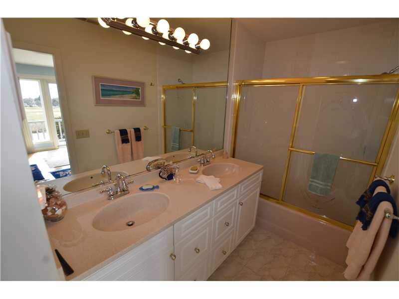 278 Shore Road, Unit B Westerly, RI 02891 - Photo 17 of 25 Bathroom.