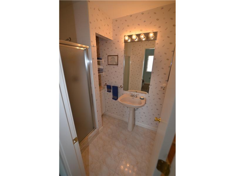 278 Shore Road, Unit B Westerly, RI 02891 - Photo 23 of 25 Bathroom.