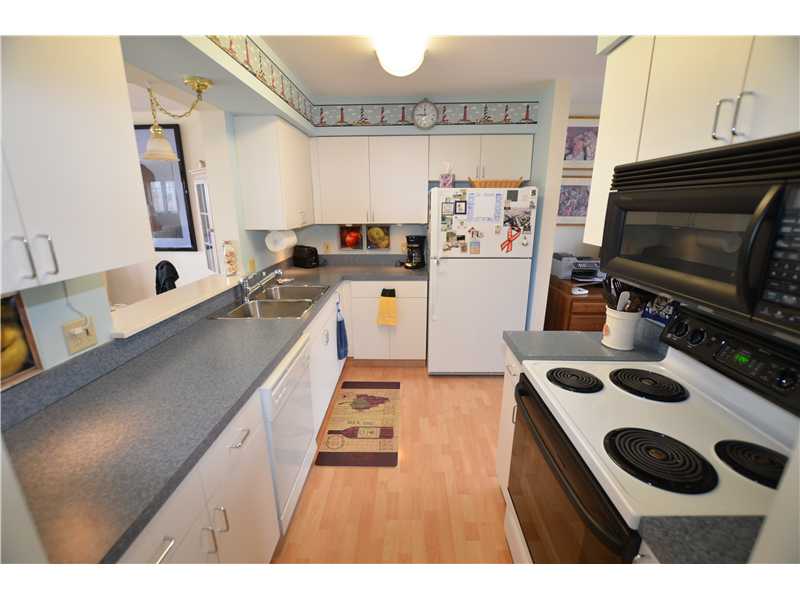 278 Shore Road, Unit B Westerly, RI 02891 - Photo 4 of 25 Kitchen.
