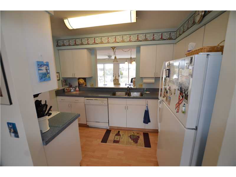 278 Shore Road, Unit B Westerly, RI 02891 - Photo 6 of 25 Kitchen.