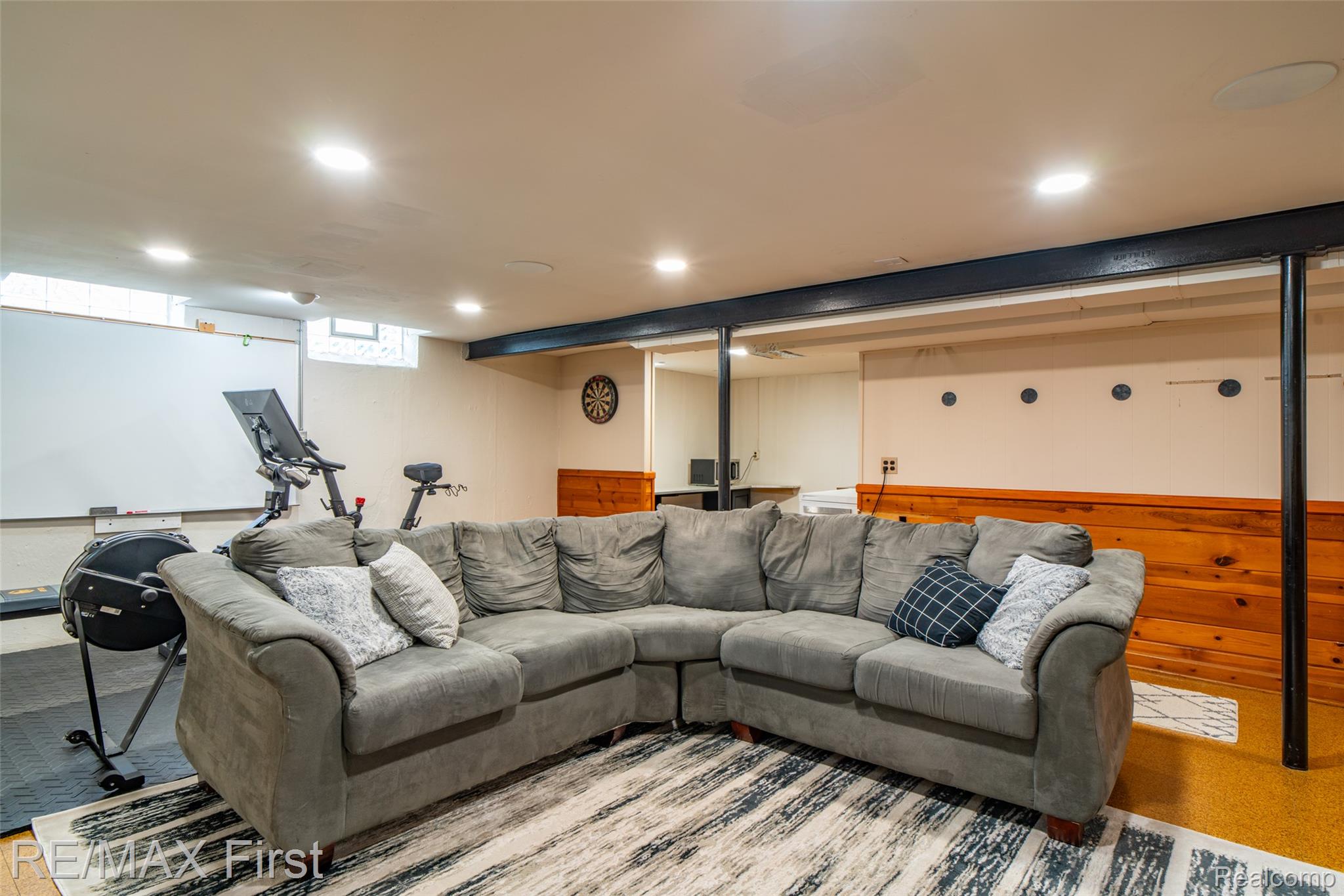 24024 Colchester Street Farmington, MI 48336 - Photo 32 of 43 COLCHESTER-10.jpg