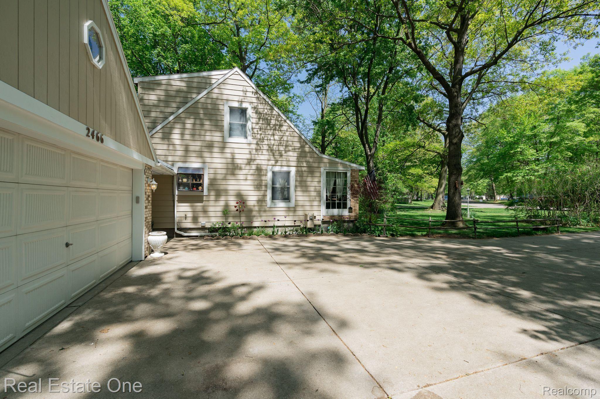 2466 Frankson Avenue Rochester, MI 48307 - Photo 4 of 48 Gallery Image 4