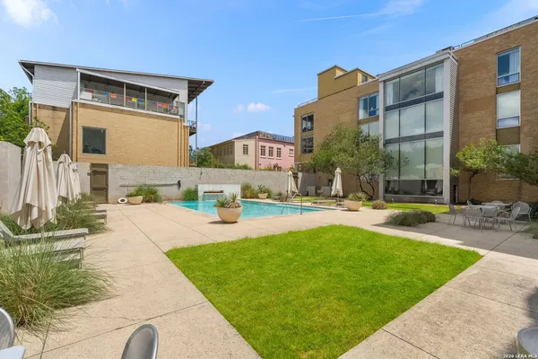 $1,895 | 1115 South Alamo Street, Unit 2405, San Antonio, TX 78210