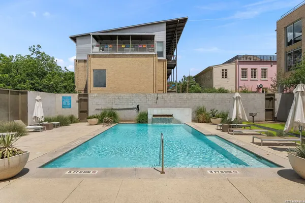 $1,895 | 1115 South Alamo Street, Unit 2405, San Antonio, TX 78210