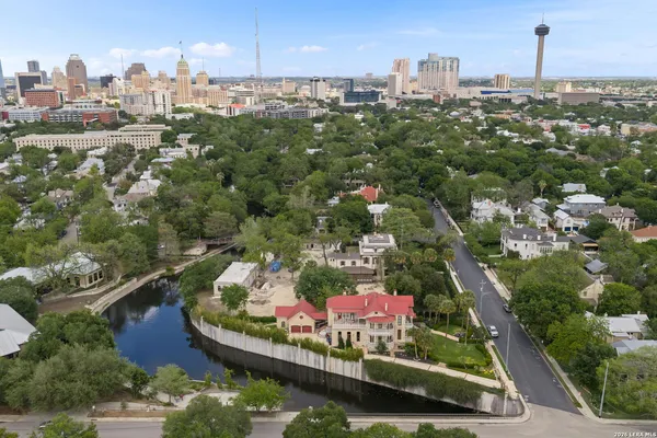 $1,895 | 1115 South Alamo Street, Unit 2405, San Antonio, TX 78210