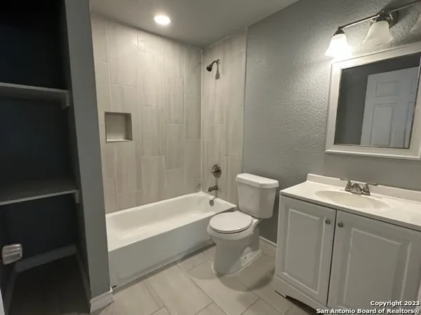 $1,695 | 546 West Petaluma Boulevard, San Antonio, TX 78221