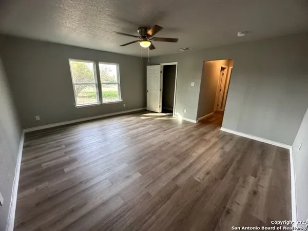 $1,695 | 546 West Petaluma Boulevard, San Antonio, TX 78221