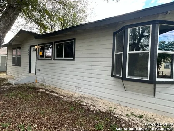 $1,695 | 546 West Petaluma Boulevard, San Antonio, TX 78221