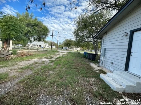$1,695 | 546 West Petaluma Boulevard, San Antonio, TX 78221