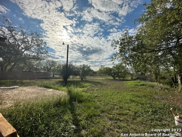 $1,695 | 546 West Petaluma Boulevard, San Antonio, TX 78221