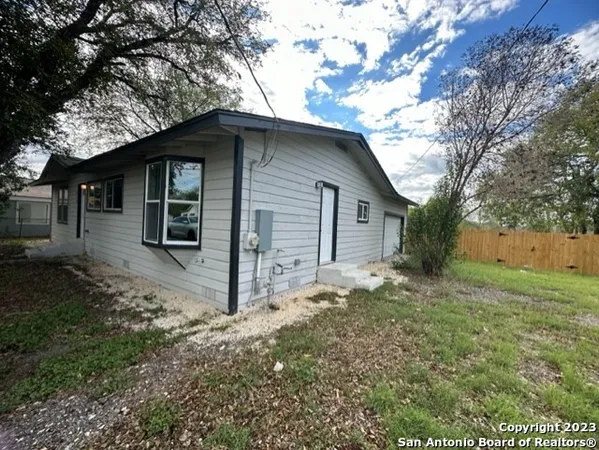 $1,695 | 546 West Petaluma Boulevard, San Antonio, TX 78221