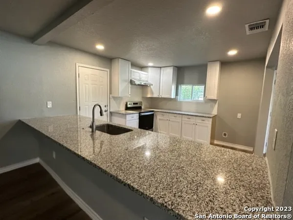 $1,695 | 546 West Petaluma Boulevard, San Antonio, TX 78221