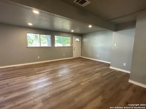 $1,695 | 546 West Petaluma Boulevard, San Antonio, TX 78221