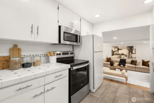 $831,248 | 14021 27th Avenue Northeast, Seattle, WA 98125