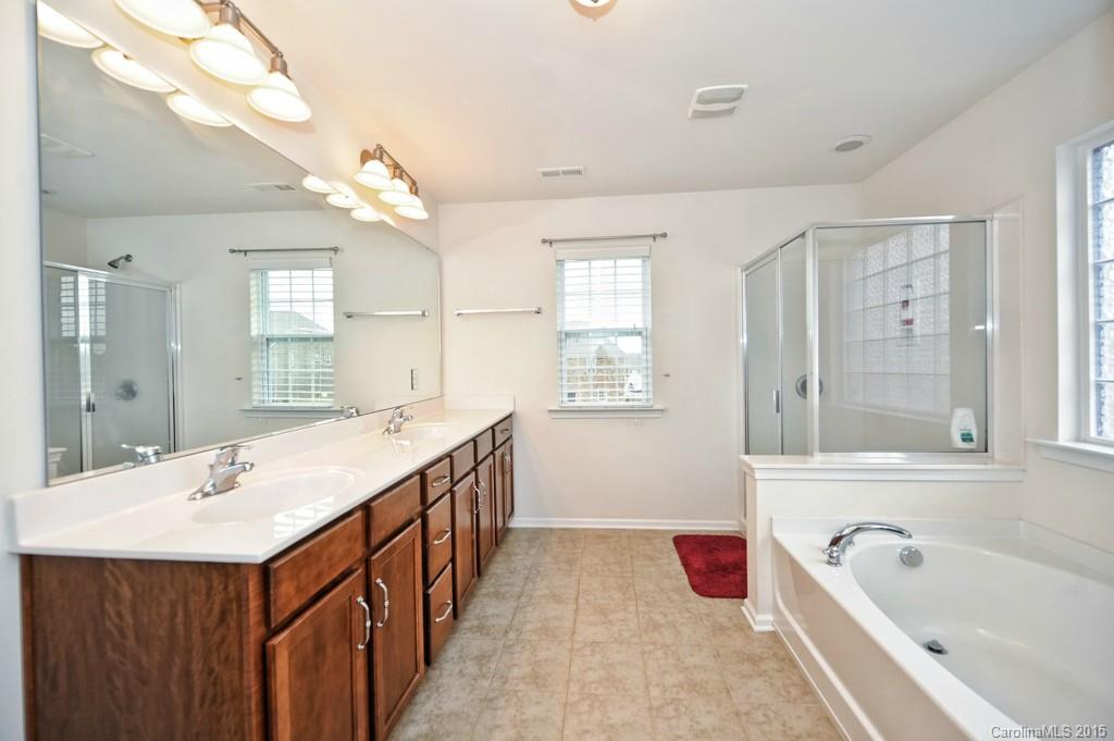 9927 Paxton Run Road Charlotte, NC 28277 - Photo 15 of 24 a bathroom with a tub sink and mirror