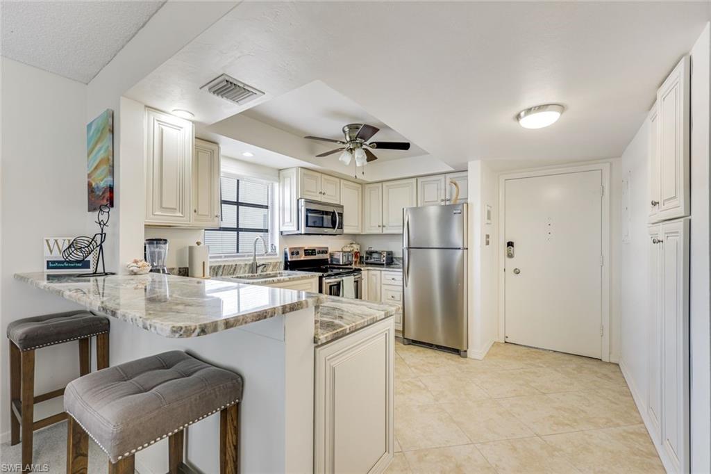 5 High Point Circle West, Unit 204 Naples, FL 34103 - Photo 5 of 15